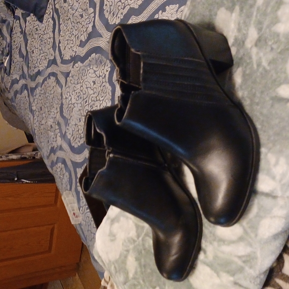 Boots - Picture 3 of 4